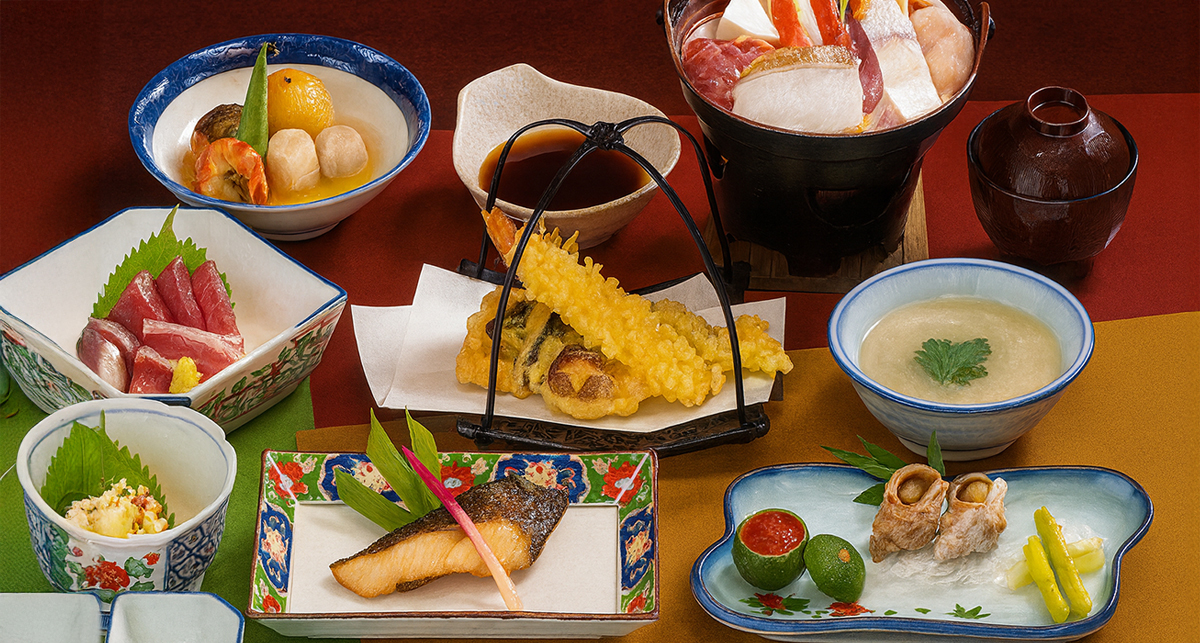 コースメニューの料理が並んだ写真