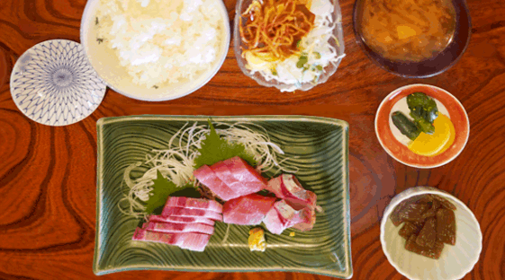 刺身定食の写真