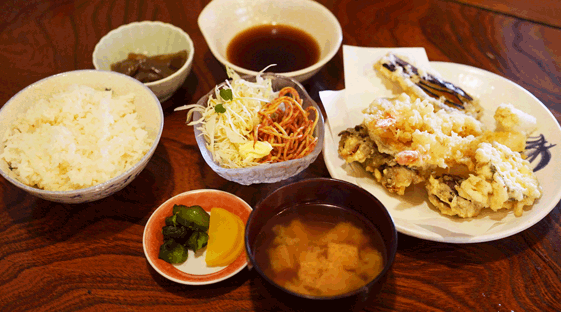 天ぷら定食の写真